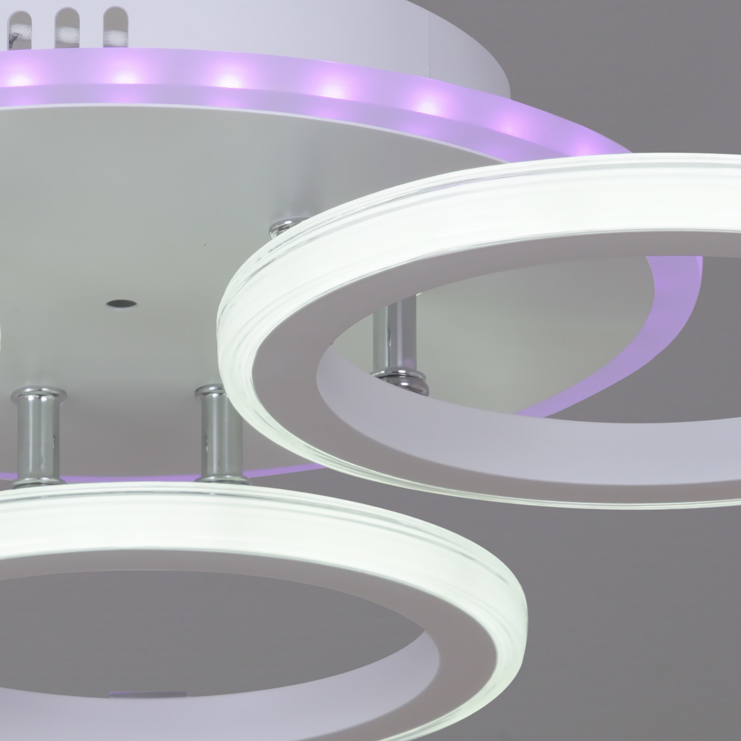 Изображение товара Люстра led с rgb подсветкой (+ночной режим) с пультом светодиодная на штанге Reluce 06319-3.3-03 WH+CR (RGB)