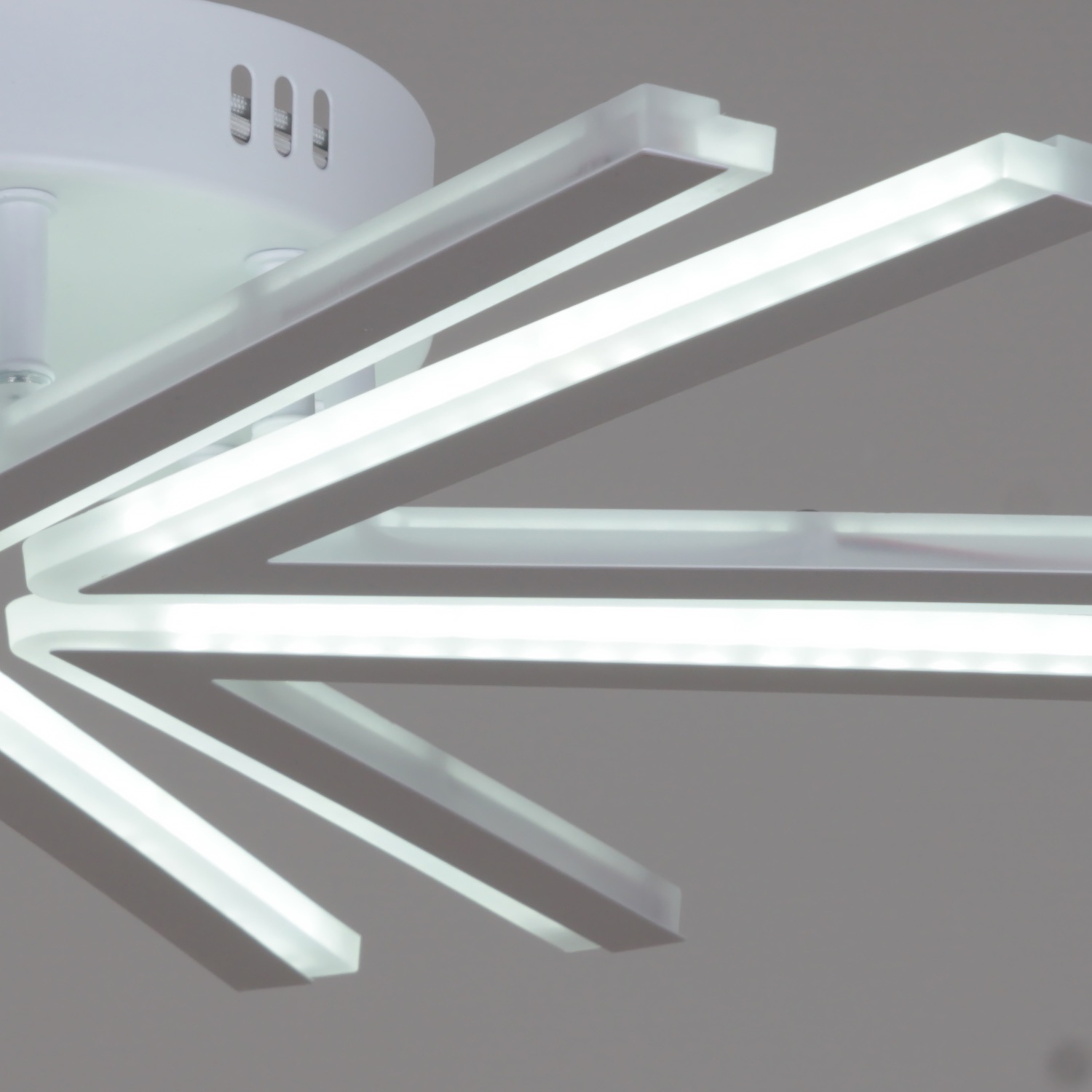 Изображение товара Люстра потолочная с пультом с цветовыми режимами (+ночной режим) светодиодная на штанге с пультом Reluce 09824-3.3-06 WH