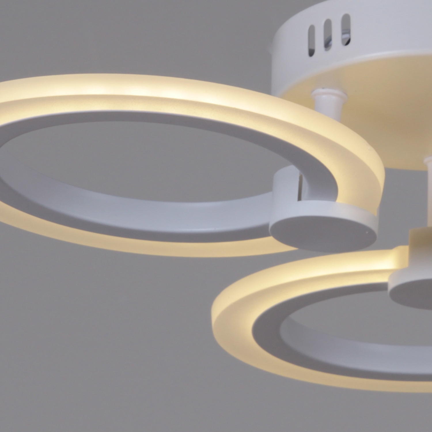 Изображение товара Потолочная светодиодная люстра Reluce 09501-0.3-03 WH