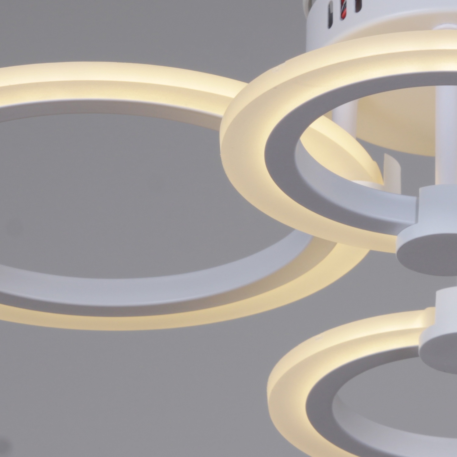 Изображение товара Потолочная люстра (+ночной режим) светодиодная на штанге с пультом регулировкой яркости и цветовой температуры Reluce 09502-0.3-2+2 WH