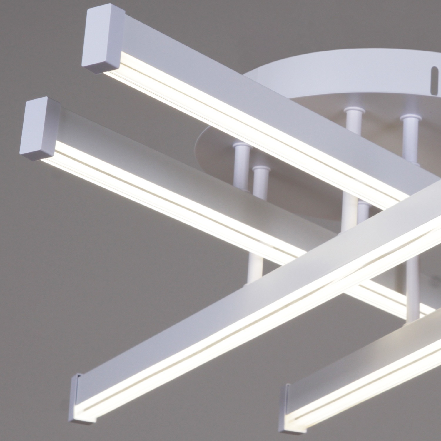 Изображение товара Потолочная светодиодная люстра на штанге с управлением смартфоном и пультом Reluce 01030-0.3-04 WT
