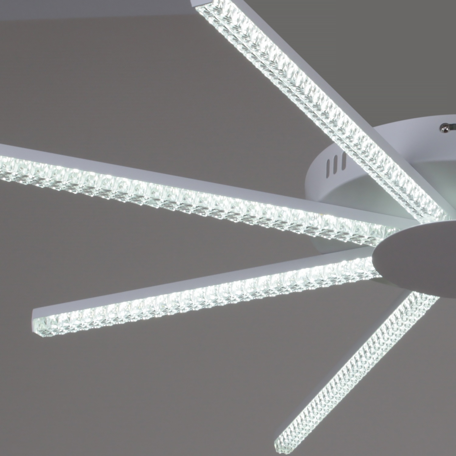 Изображение товара Потолочная светодиодная люстра Reluce 06537-0.3-4+4 WH с пультом и ночным режимом