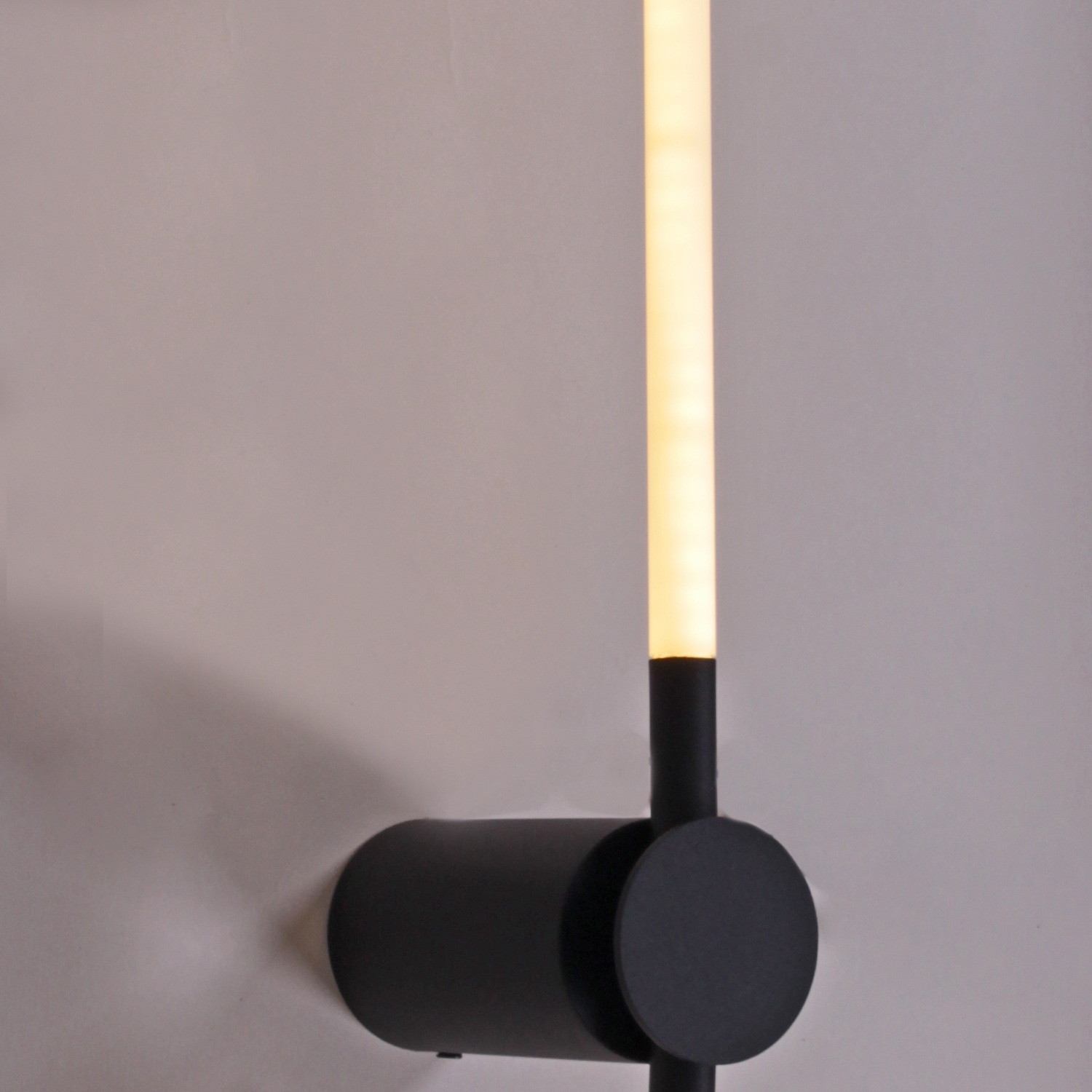 Изображение товара Настенный светильник светодиодный регулируемый Reluce 04295-0.2-720 для современного интерьера