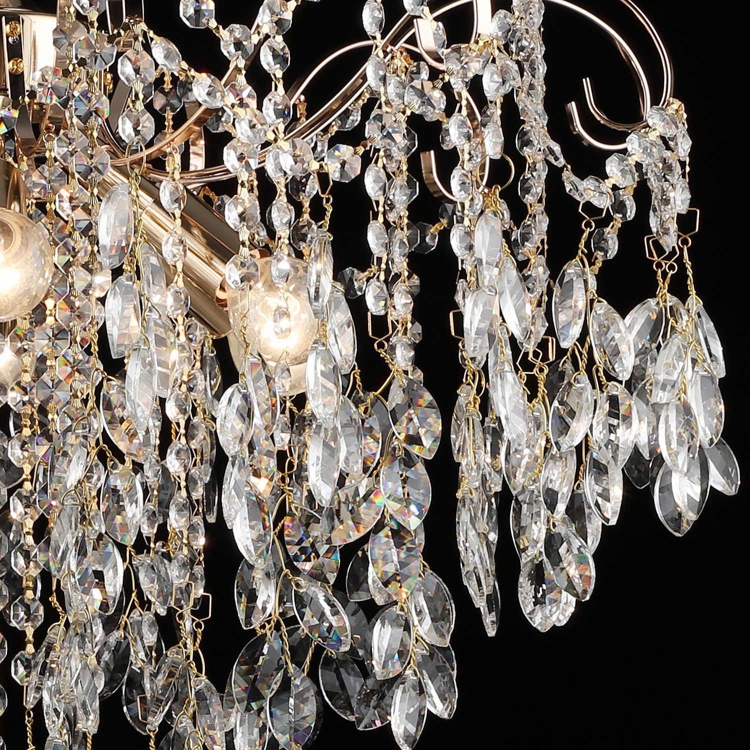 Изображение товара Подвесная хрустальная люстра Reluce 24720-0.4-06 FGD для высокого стиля интерьера