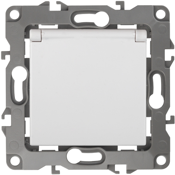 Изображение товара Встраиваемая розетка с заземлением шторками крышкой ЭРА 12-2003-01 белая