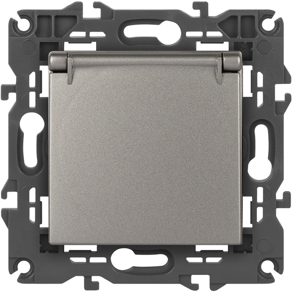 

Розетка встраиваемая с заземлением, шторками и крышкой (титан) ЭРА 14-2103-16, Серый, 14-2103-16