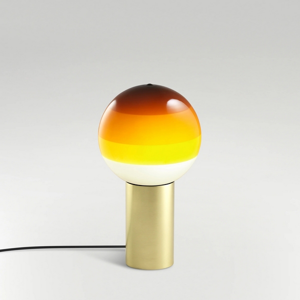Изображение товара Настольная лампа Marset Dipping Light M с янтарным плафоном Изображение товара Настольная лампа Marset Dipping Light M с янтарным плафоном