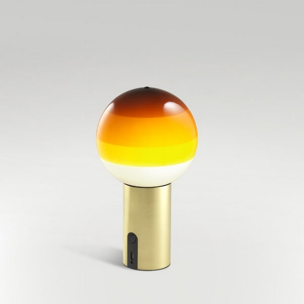 Изображение товара Настольная лампа Marset Dipping Light Portable янтарный стекло, латунь Изображение товара Настольная лампа Marset Dipping Light Portable янтарный стекло, латунь
