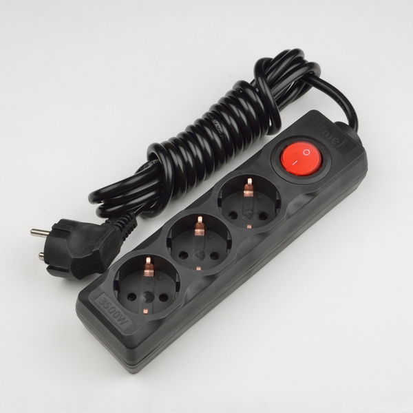 

Удлинитель шнур 3м., 3 гнезда, с/з. черный Uniel Standard S-GCD3-3B BLACK, Standard S-GCD3-3B BLACK